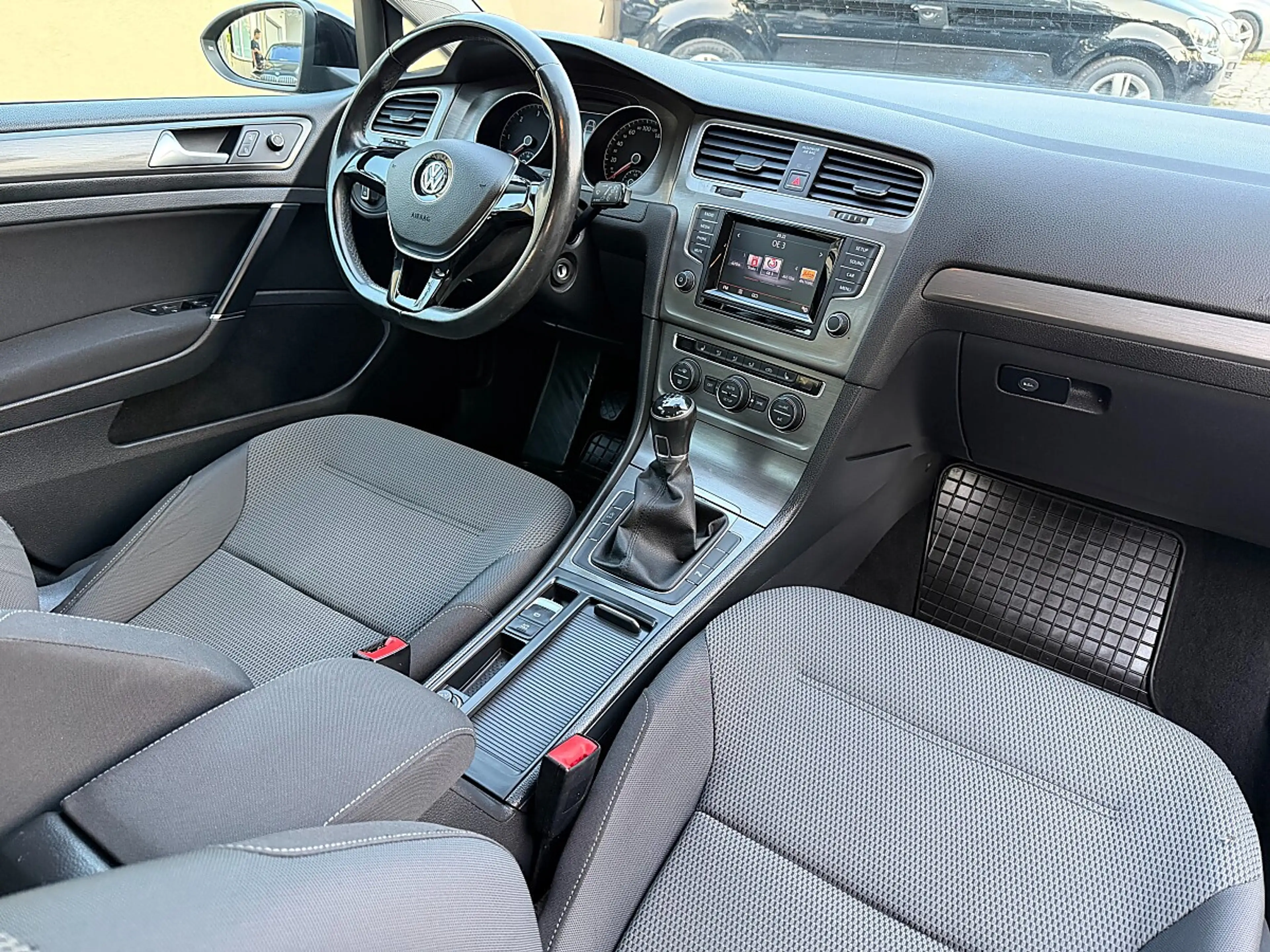 Volkswagen Golf R abbit 1,6 TDI BMT-TEMPOMAT-SITZHEIZUNG-1/3 ZINS... — photo 13