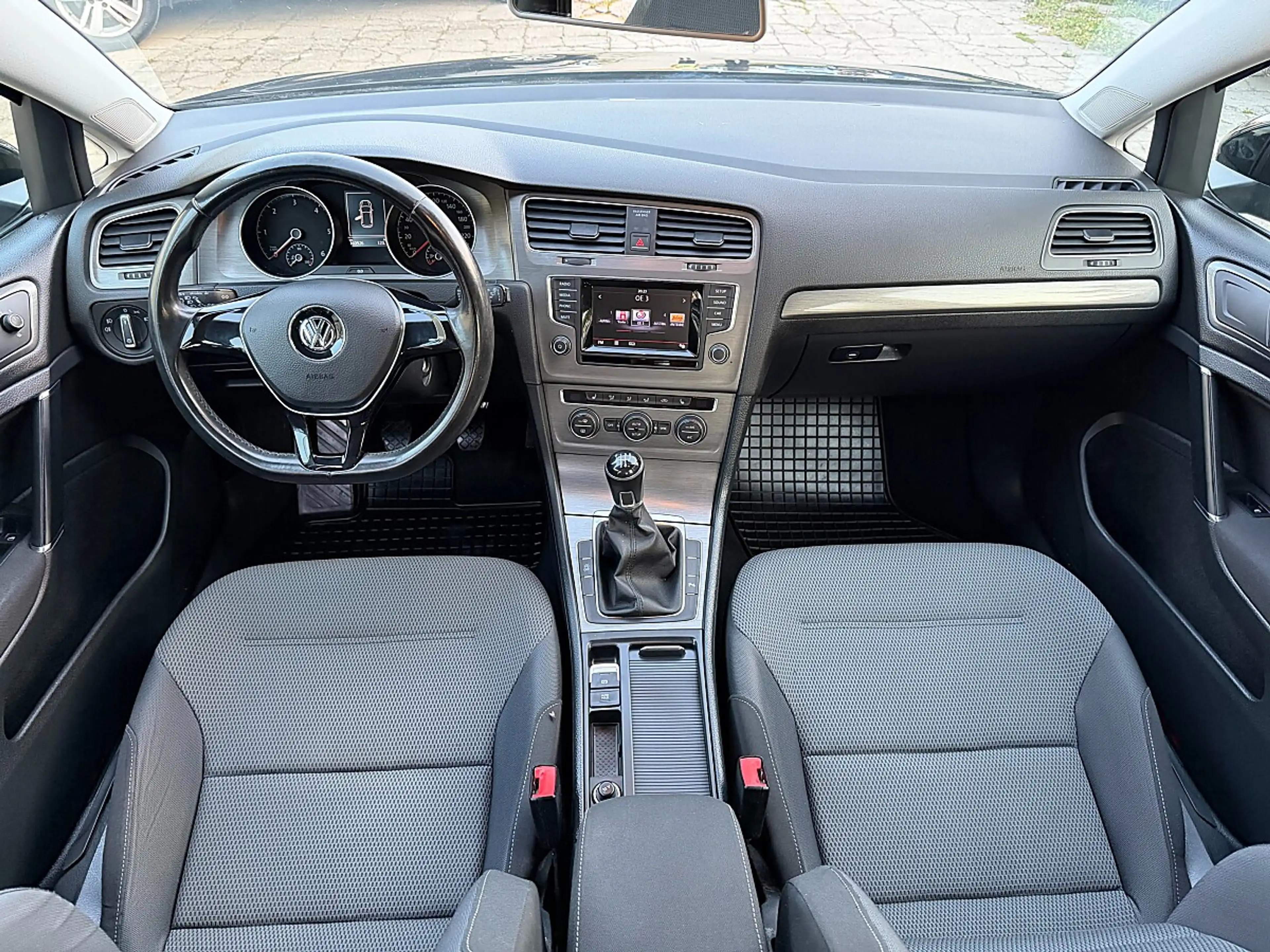 Volkswagen Golf R abbit 1,6 TDI BMT-TEMPOMAT-SITZHEIZUNG-1/3 ZINS... — photo 4
