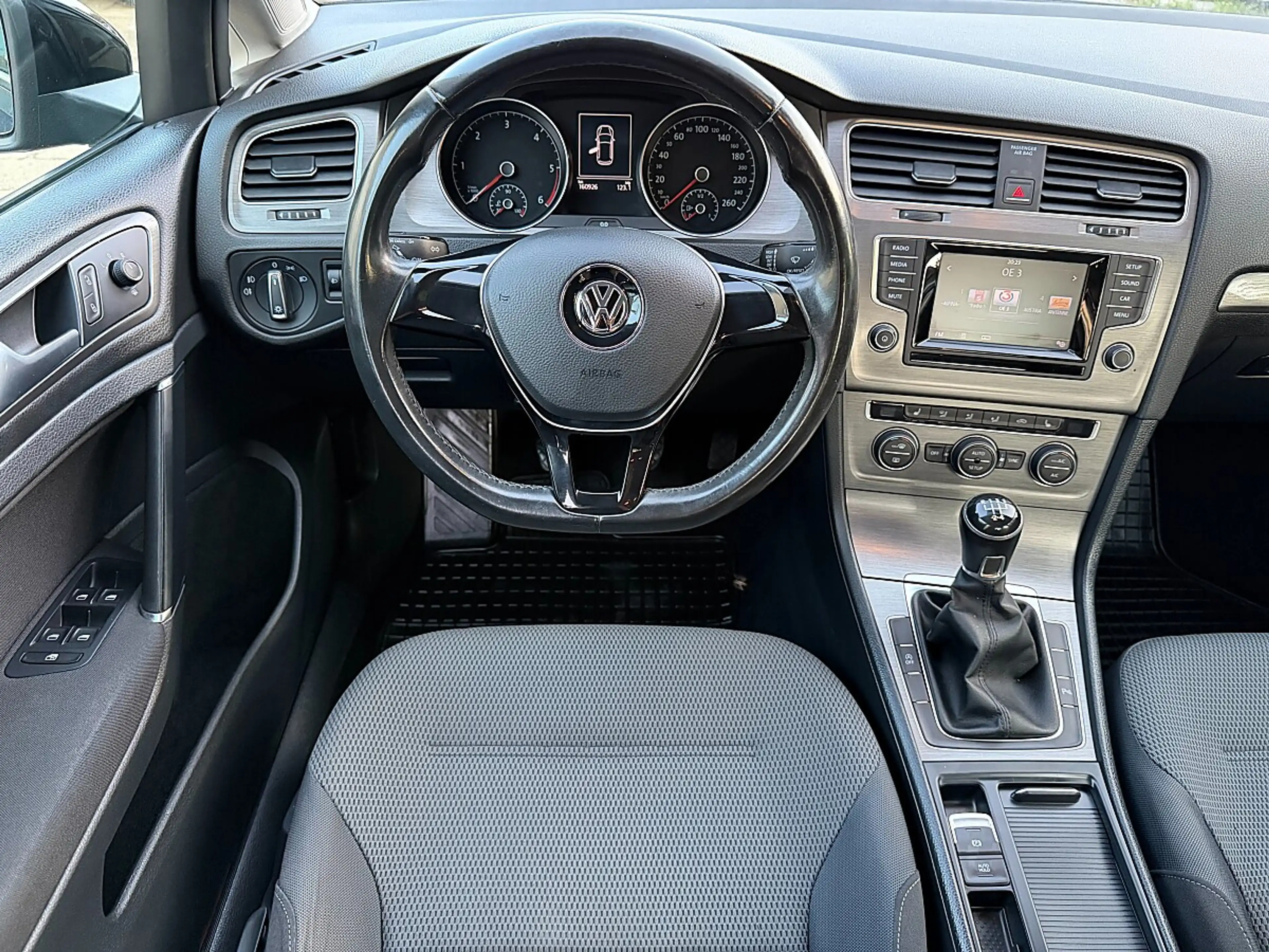 Volkswagen Golf R abbit 1,6 TDI BMT-TEMPOMAT-SITZHEIZUNG-1/3 ZINS... — photo 10
