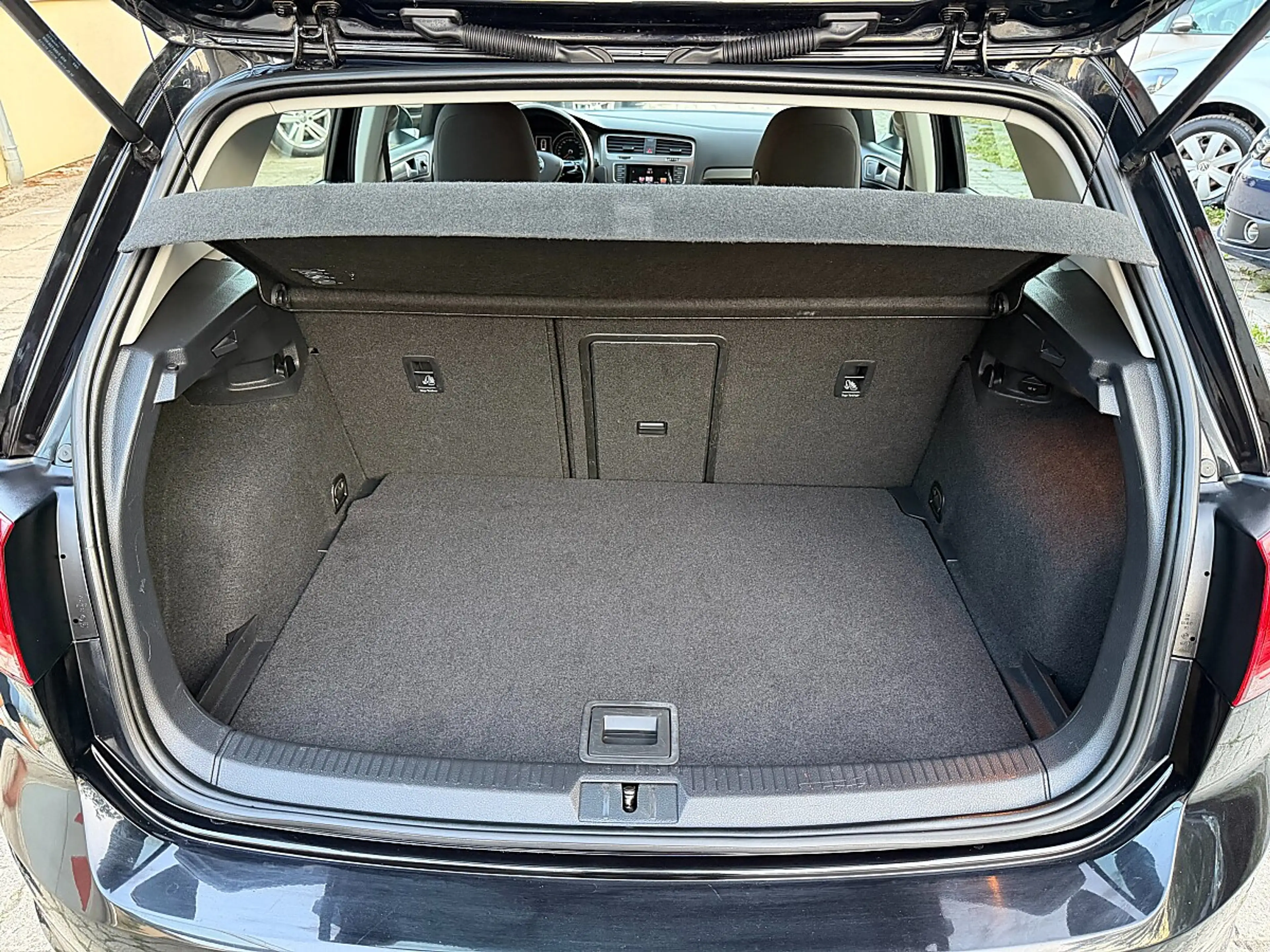 Volkswagen Golf R abbit 1,6 TDI BMT-TEMPOMAT-SITZHEIZUNG-1/3 ZINS... — photo 15