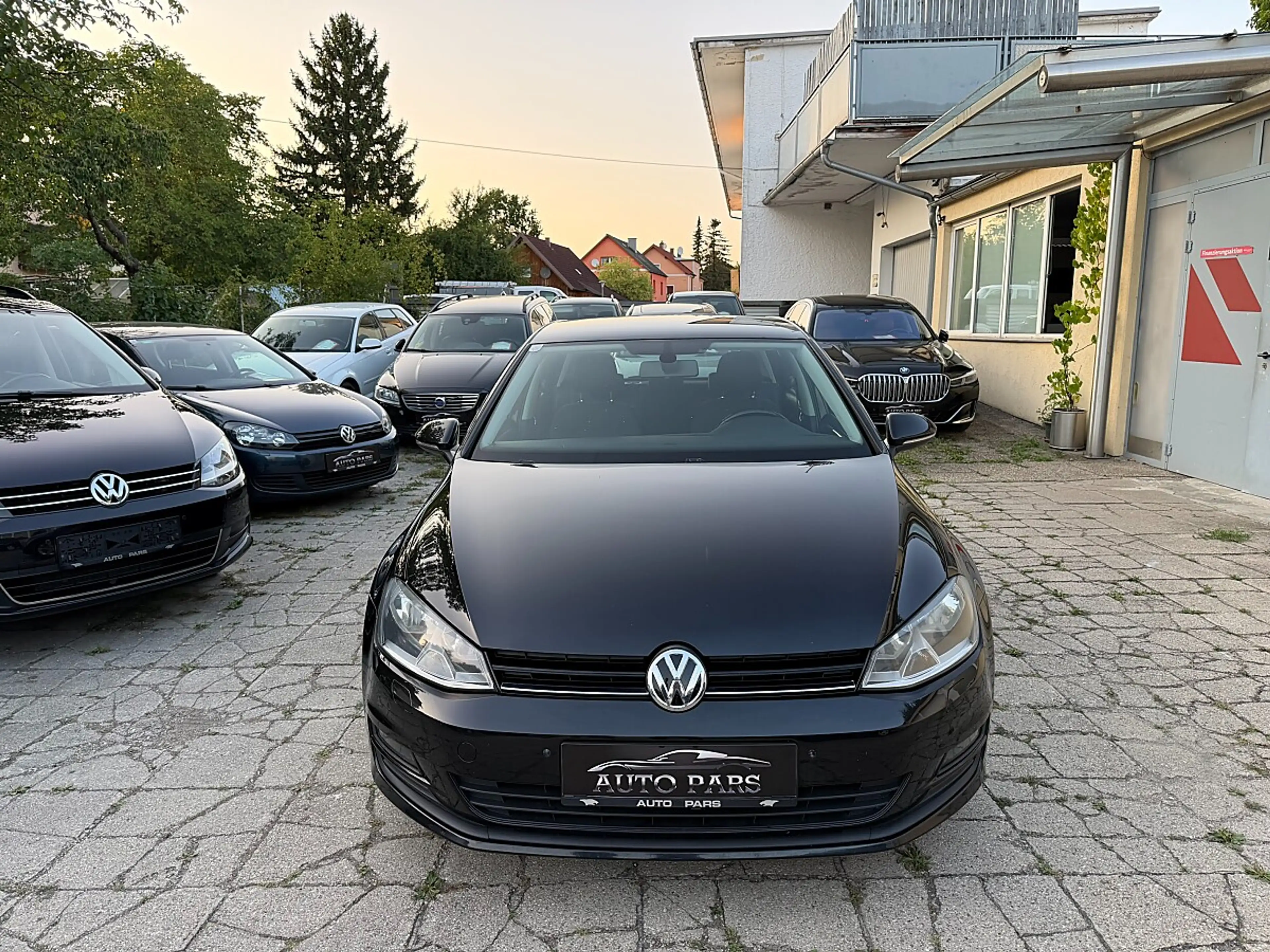 Volkswagen Golf R abbit 1,6 TDI BMT-TEMPOMAT-SITZHEIZUNG-1/3 ZINS... — photo 2