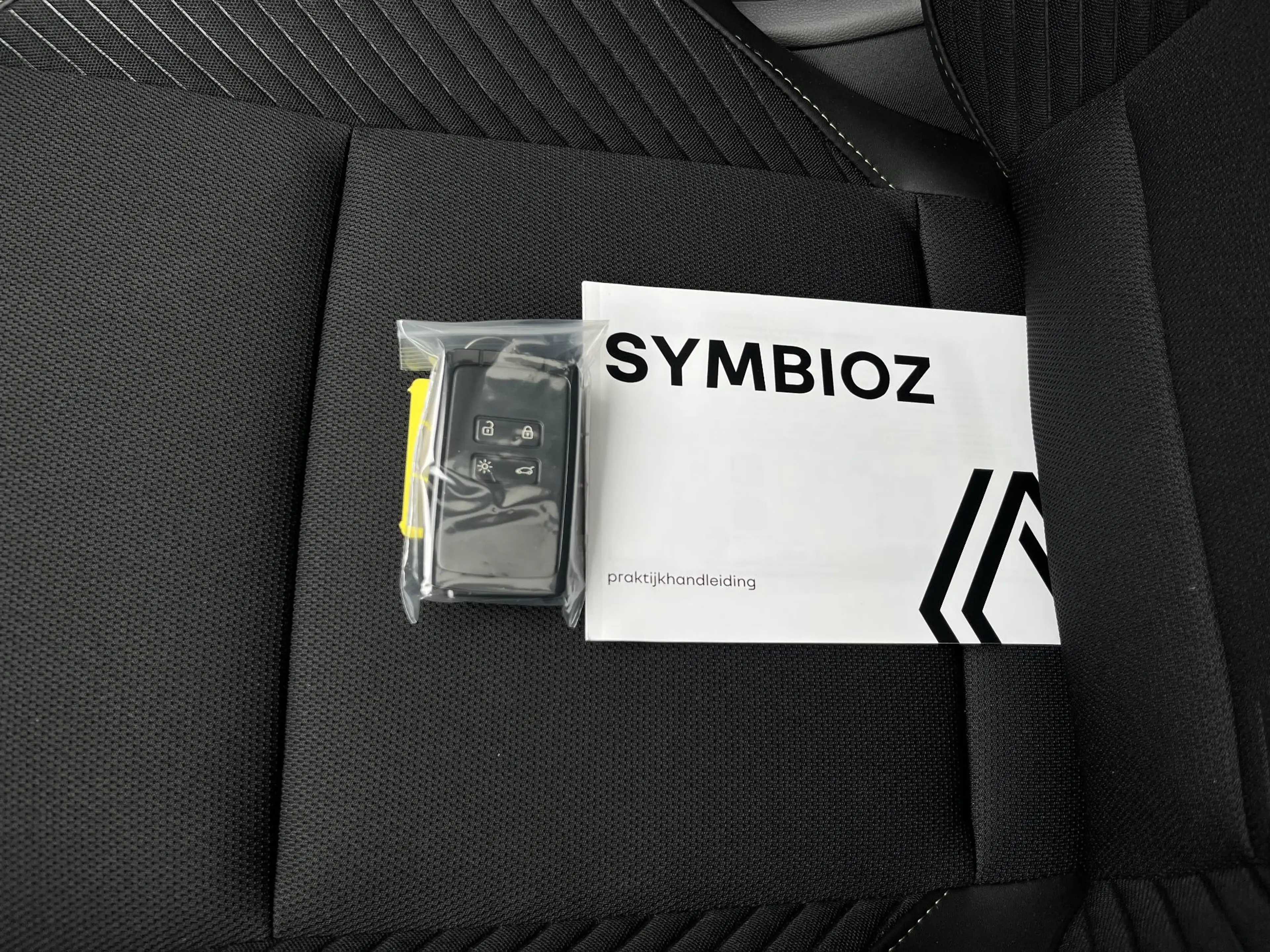 Renault Symbioz 1.8 E-Tech Full Hybrid 160 Iconic | Demo | Panoram — photo 16