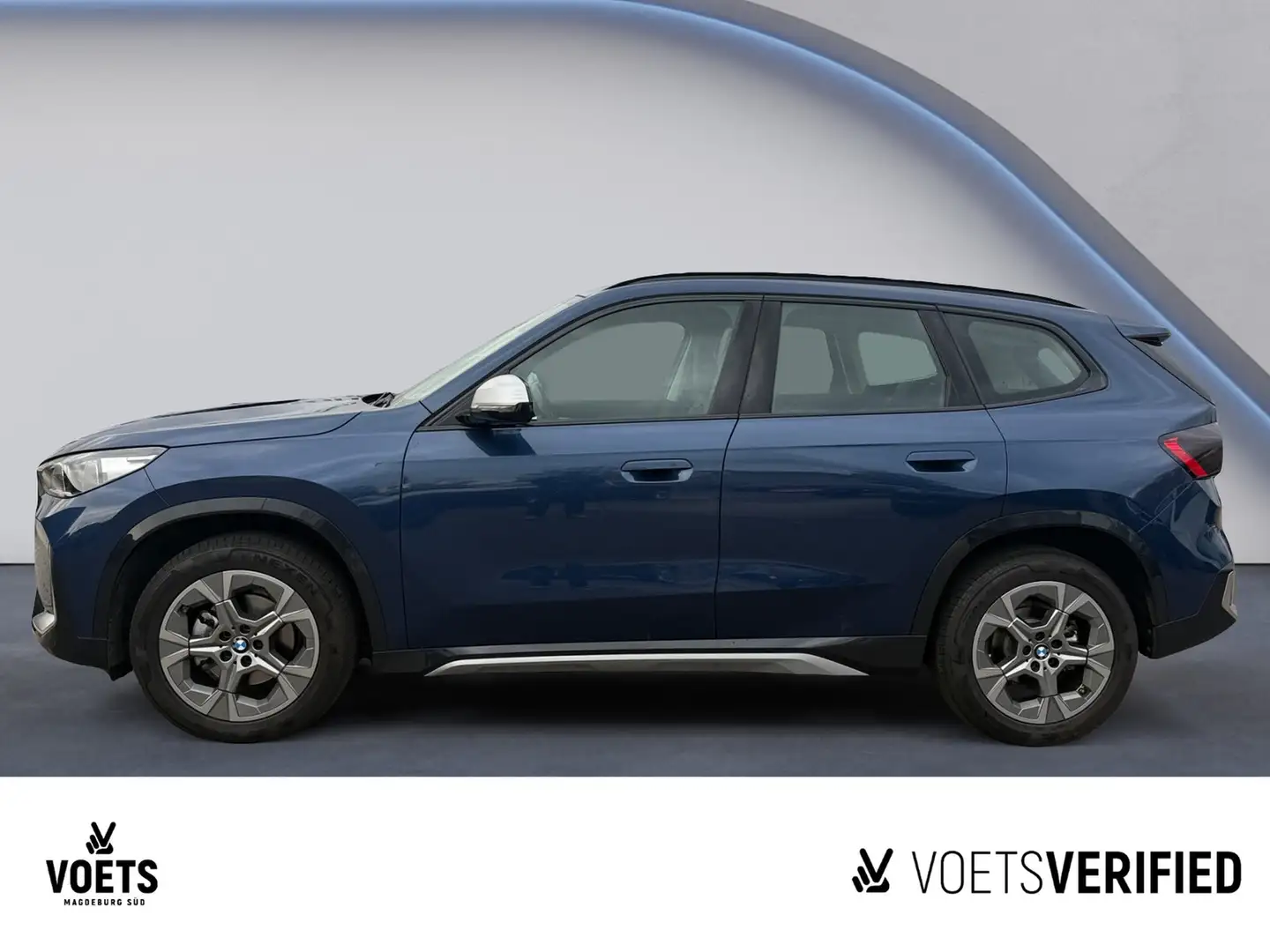 BMW X1 18 i sDrive xLine STEPTRONIC LED+NAVI+AHK Blau - 2