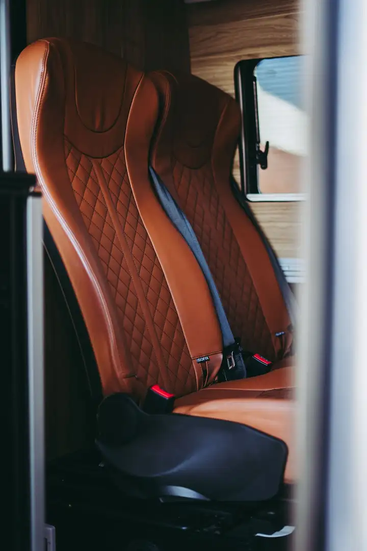 MAN TGE TGE 3.180 Fg. Larga alto 3.5t Aut. 177 Plateado - 2