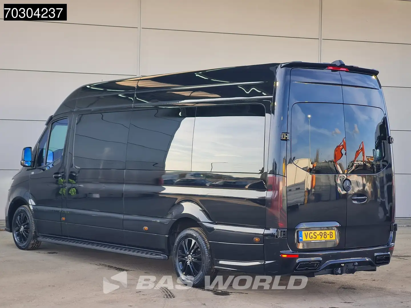 Mercedes-Benz Sprinter 319 CDI V6 3L Automaat Black Edition L3H2 190PK Tr Zwart - 2