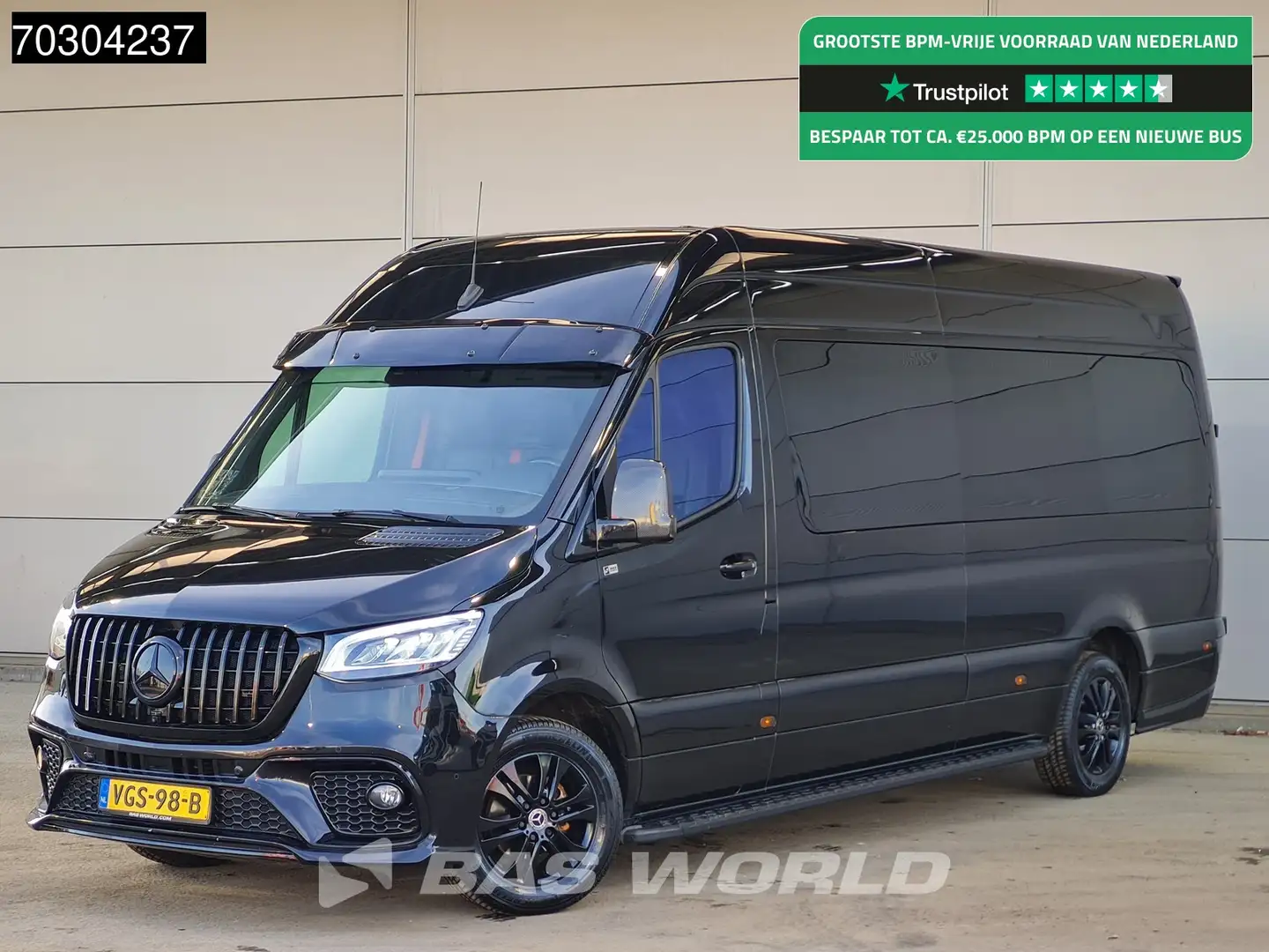Mercedes-Benz Sprinter 319 CDI V6 3L Automaat Black Edition L3H2 190PK Tr Zwart - 1