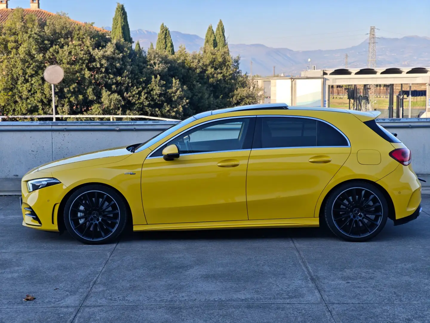 Mercedes-Benz A 35 AMG 4 Matic Galben - 2