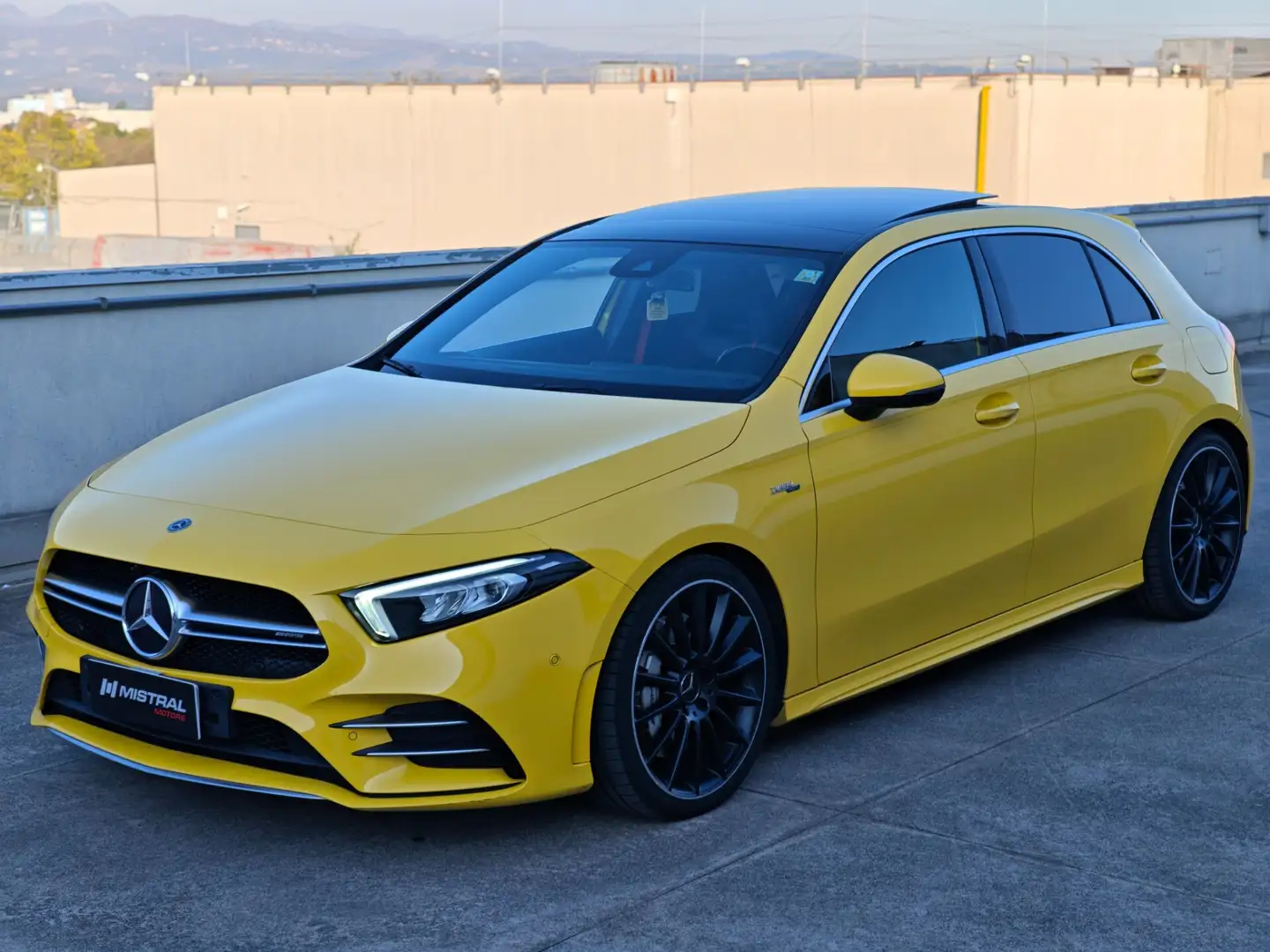 Mercedes-Benz A 35 AMG 4 Matic Galben - 1