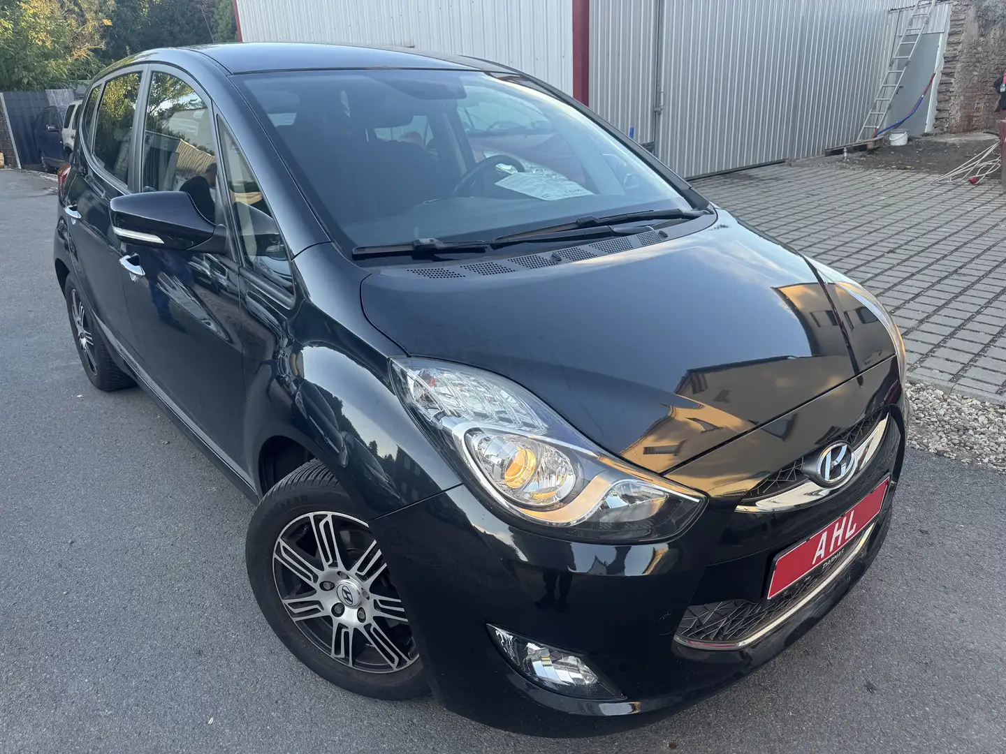 Hyundai iX20 Comfort/Keyless Go/Klima/SHZ/PDC/Alu/TÜV Neu Schwarz - 1