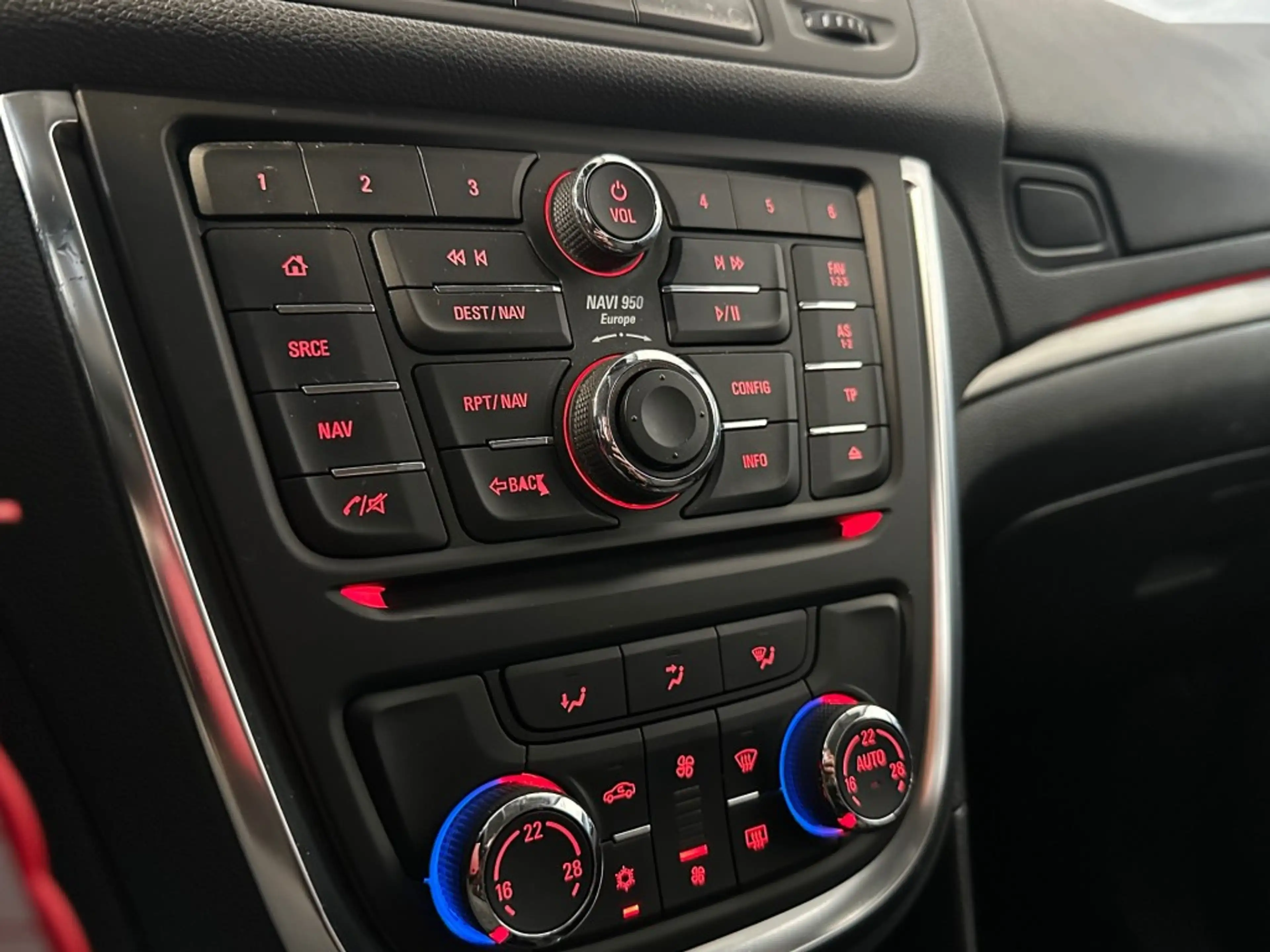 Opel Mokka 1.4 T INNOVATION l NAP l CAMERA l CLIMA l CRUISE l — photo 28
