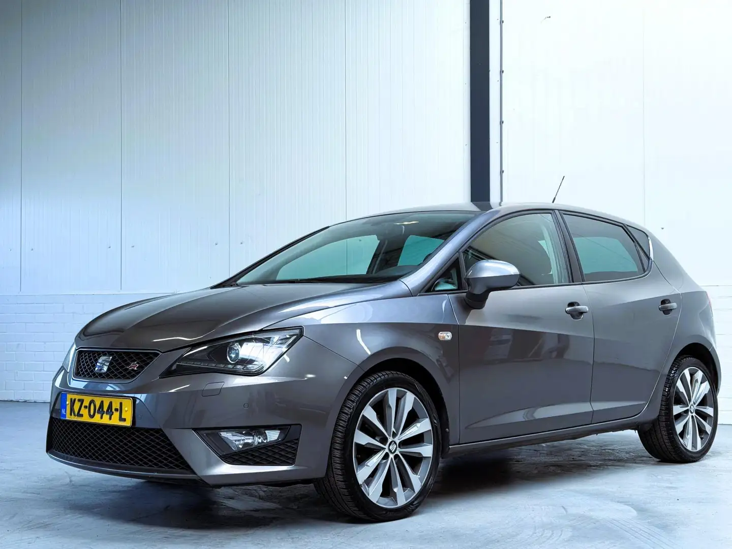 SEAT Ibiza 1.0 EcoTSI FR Connect Org NL Grijs - 2