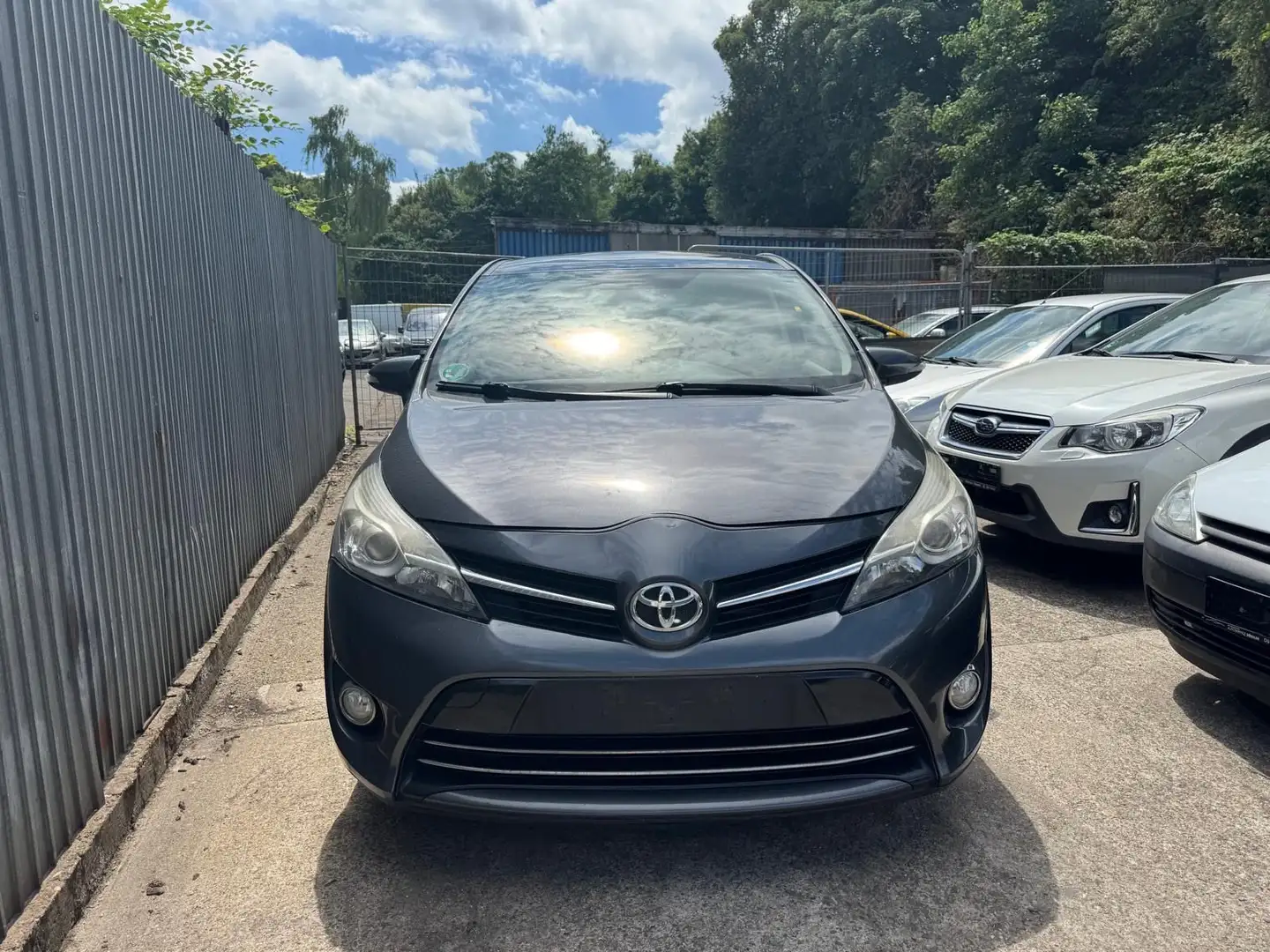 Toyota Verso SkyView Edition TÜV NEU* 2.HAND Grau - 2