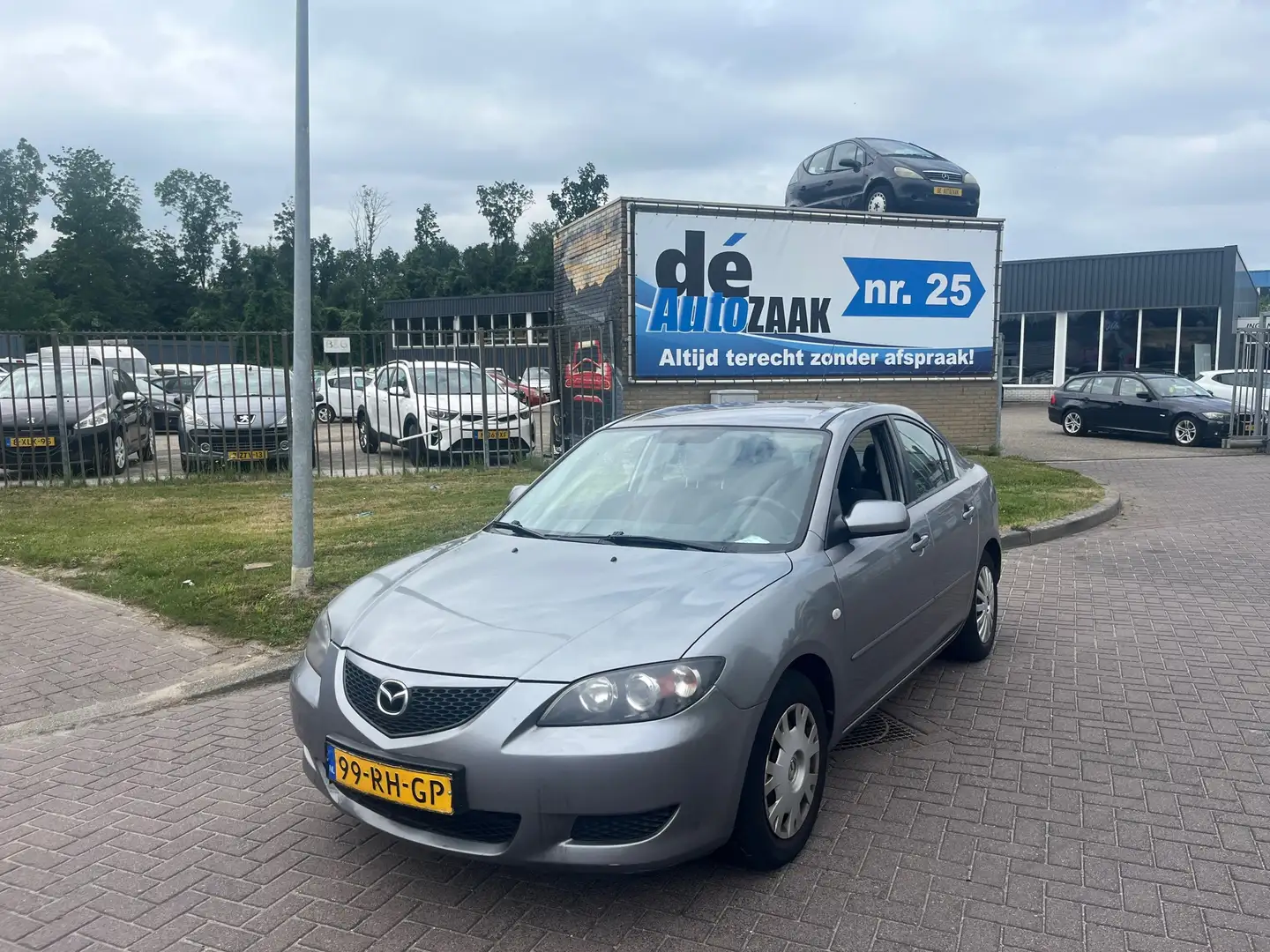 Mazda 3 1.6 Touring Met nieuwe keuring! Gris - 1