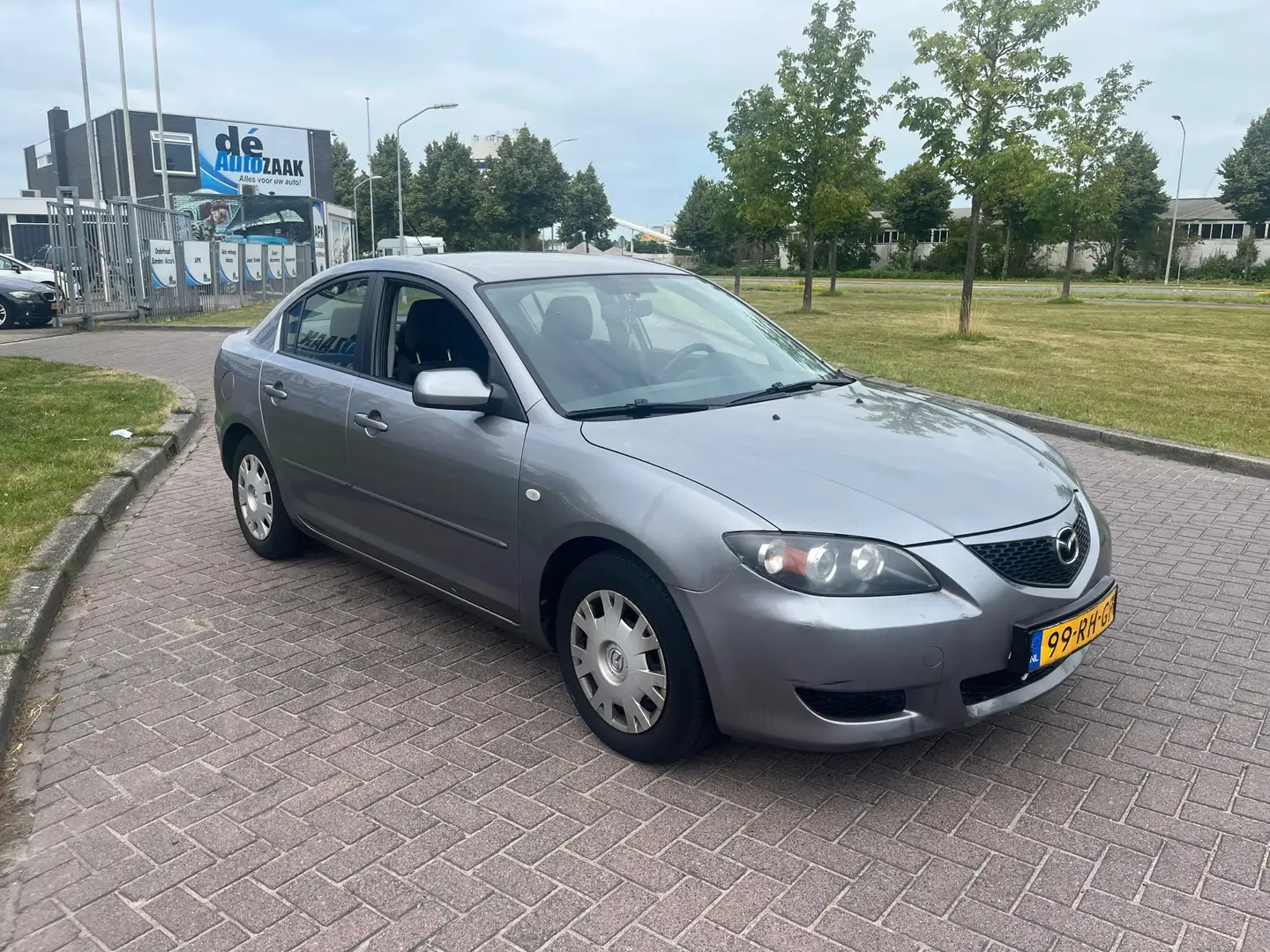 Mazda 3 1.6 Touring Met nieuwe keuring! Gris - 2