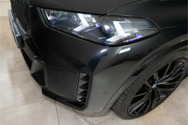 BMW X5 view 11