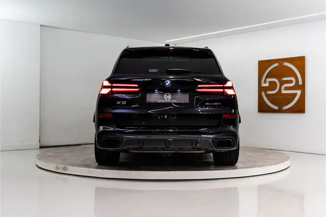 BMW X5 view 4