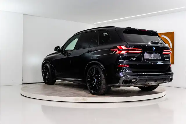 BMW X5 view 3