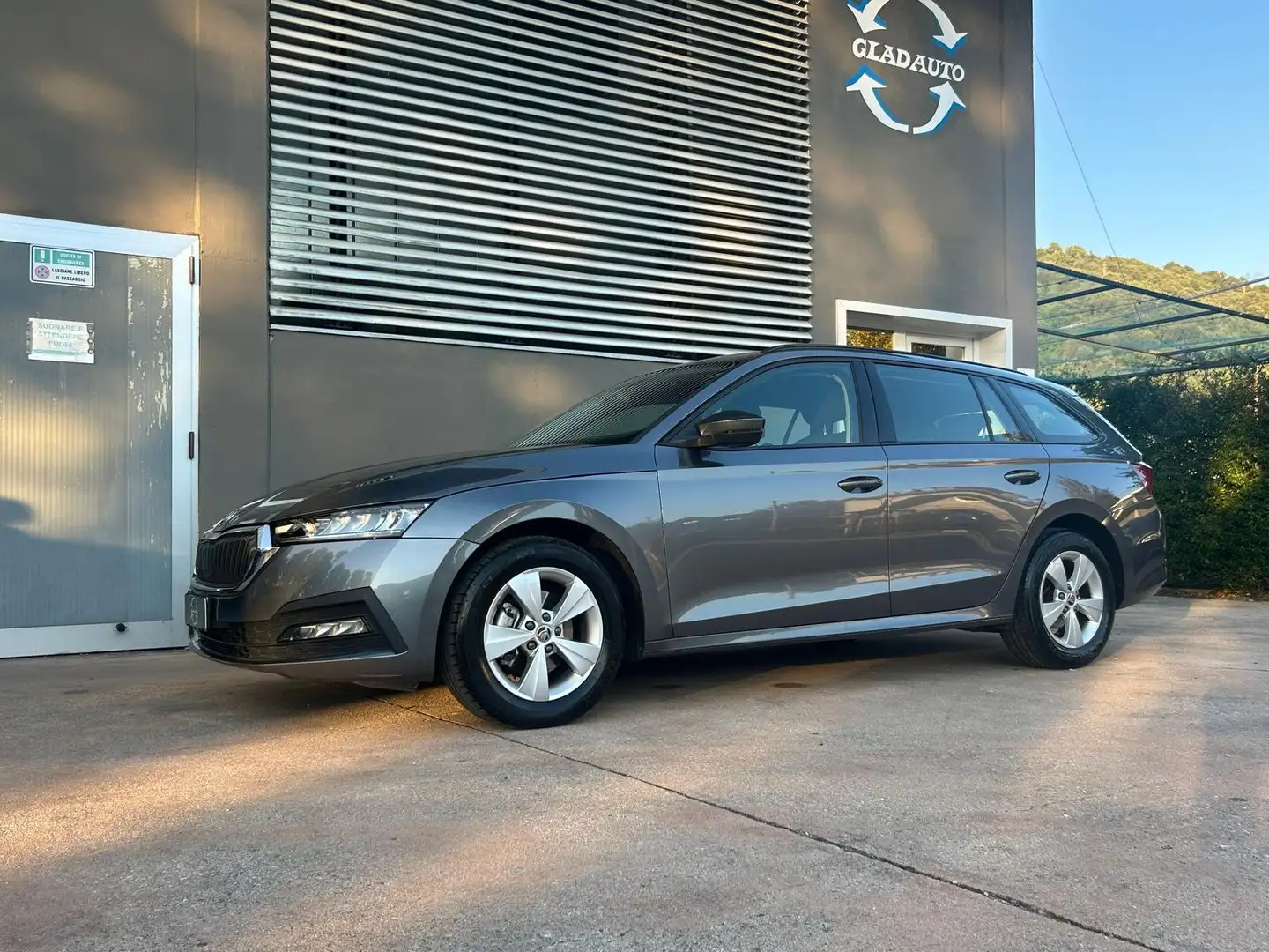 Skoda Octavia IN ARRIVO - Octavia  Wag 2.0 tdi evo Ambition dsg Gris - 1
