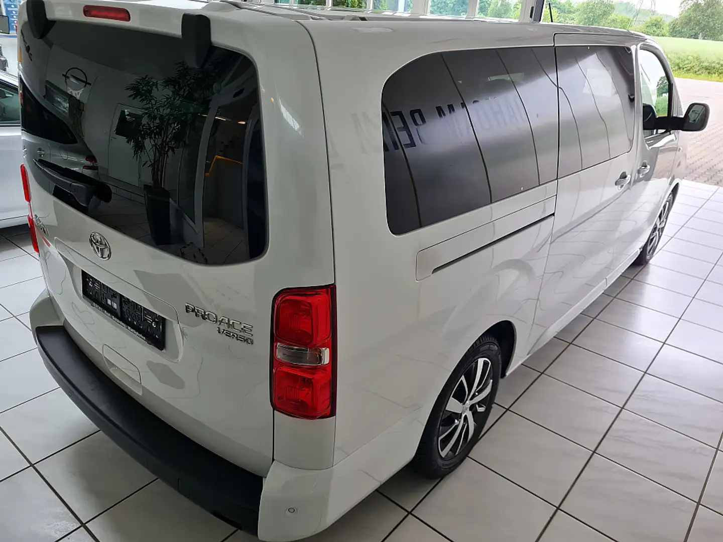 Toyota Proace Verso 2,0 D-4D 145 Lang Family+ Blanc - 2