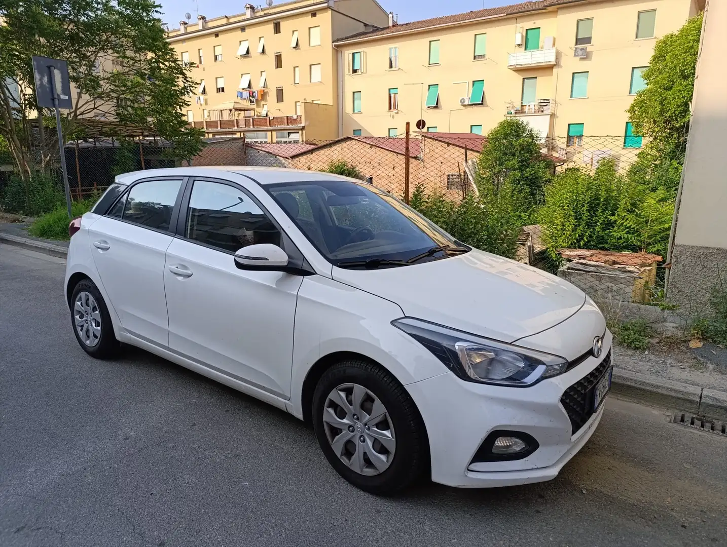 Hyundai i20 i20 5p 1.2 mpi Tech 75cv Bianco - 1