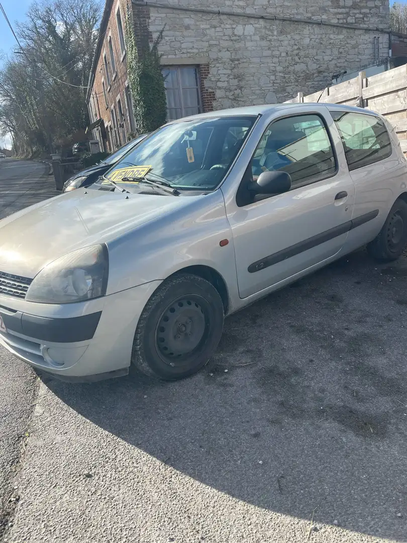 Renault Clio 1.2i Authentique - 1