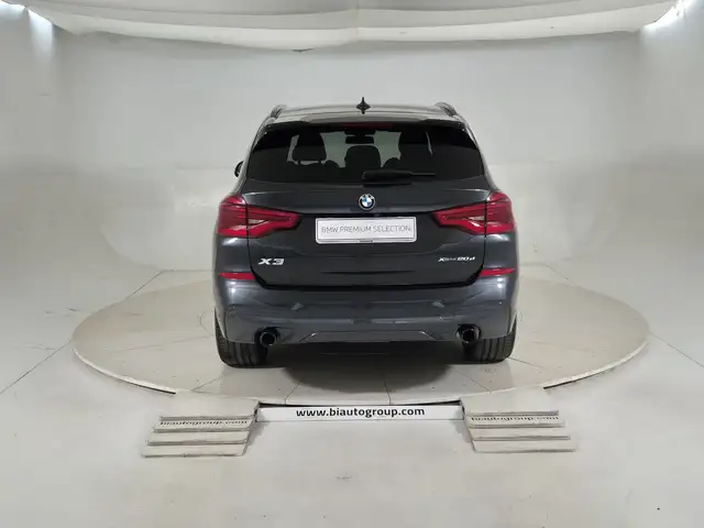 BMW X3 view 4