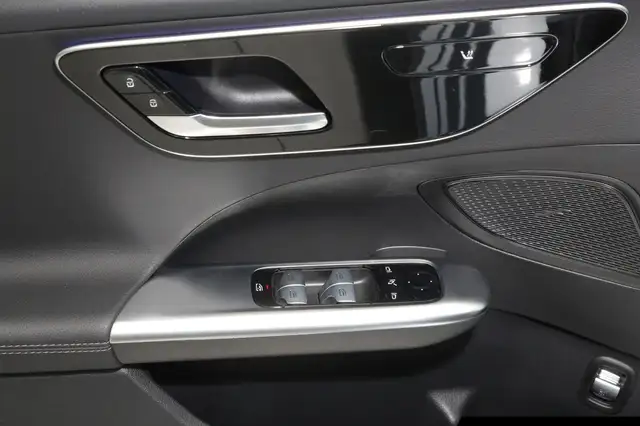 Mercedes-Benz C-Class view 14