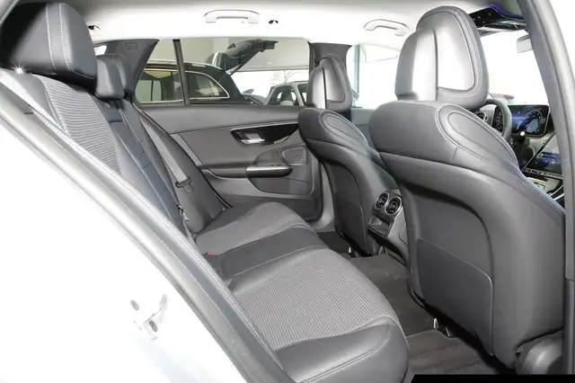 Mercedes-Benz C-Class view 9