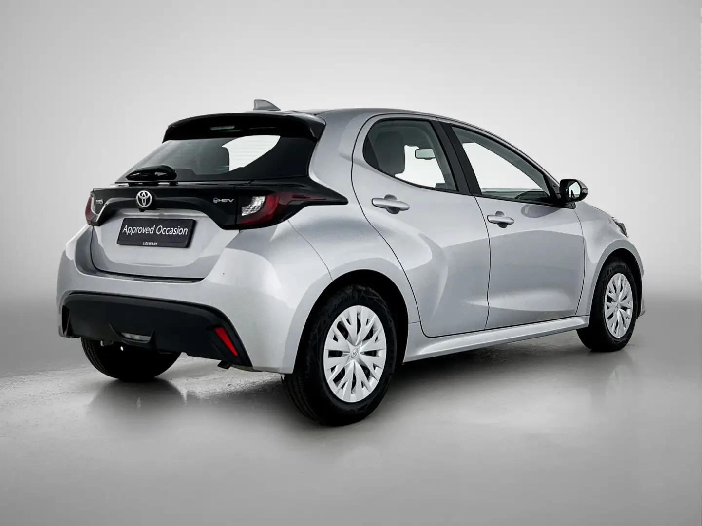 Toyota Yaris 1.5 Hybrid Dynamic Limited Zilver - 2