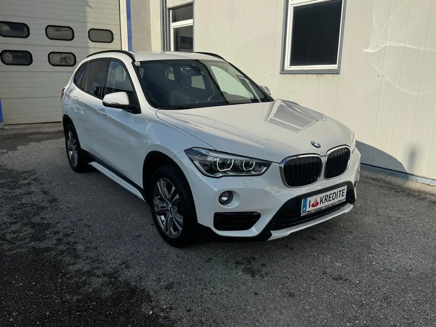 BMW X1 xDrive 18d Sportline Aut. Weiß - 1