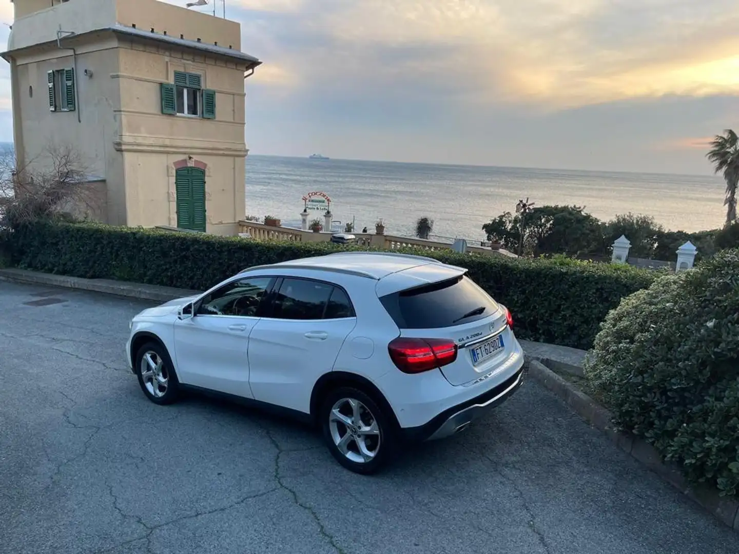 Mercedes-Benz GLA 200 GLA 200D 4MATIC *BELLISSIMA* *UNIPROPRIETÀ* Bianco - 2