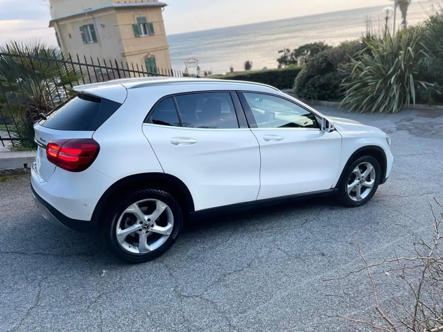 Mercedes-Benz GLA 200 GLA 200D 4MATIC *BELLISSIMA* *UNIPROPRIETÀ* Bianco - 1