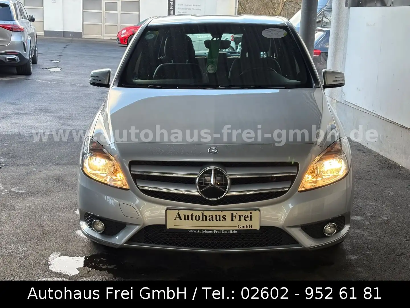 Mercedes-Benz B 180 *SITZHEIZUNG*TEILLEDER*NAVIGATION*GARANTIE* Argent - 2