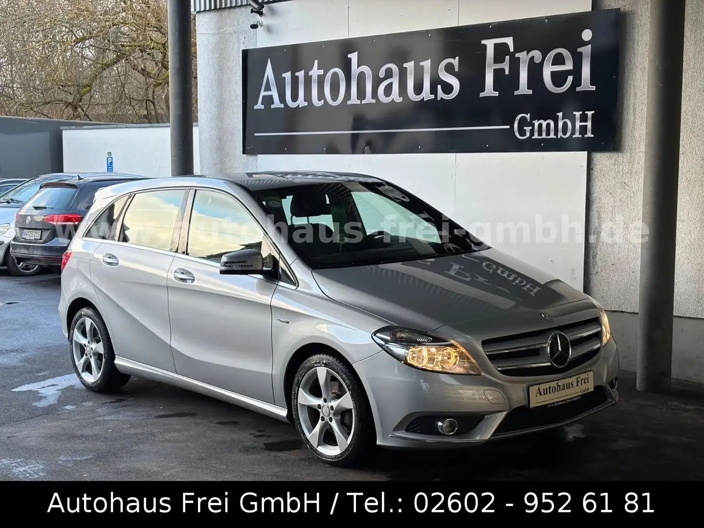 Mercedes-Benz B 180 *SITZHEIZUNG*TEILLEDER*NAVIGATION*GARANTIE* Argent - 1