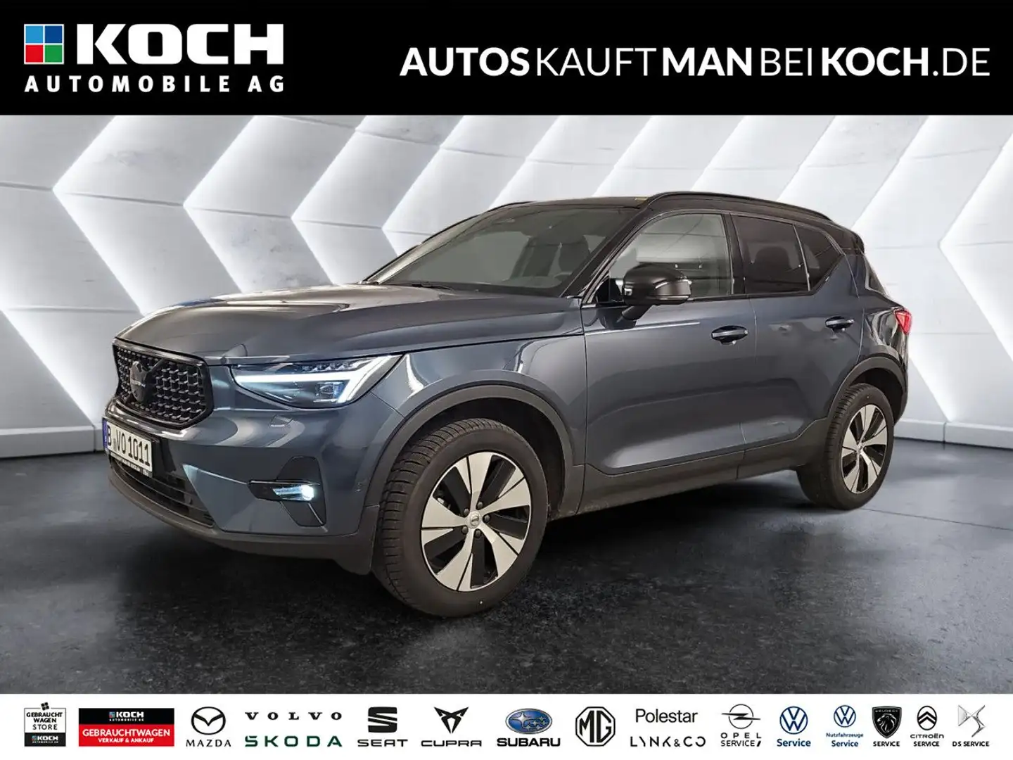 Volvo XC40 Black Edition B3 Mild-Hybrid Benzin Ultra Blau - 1