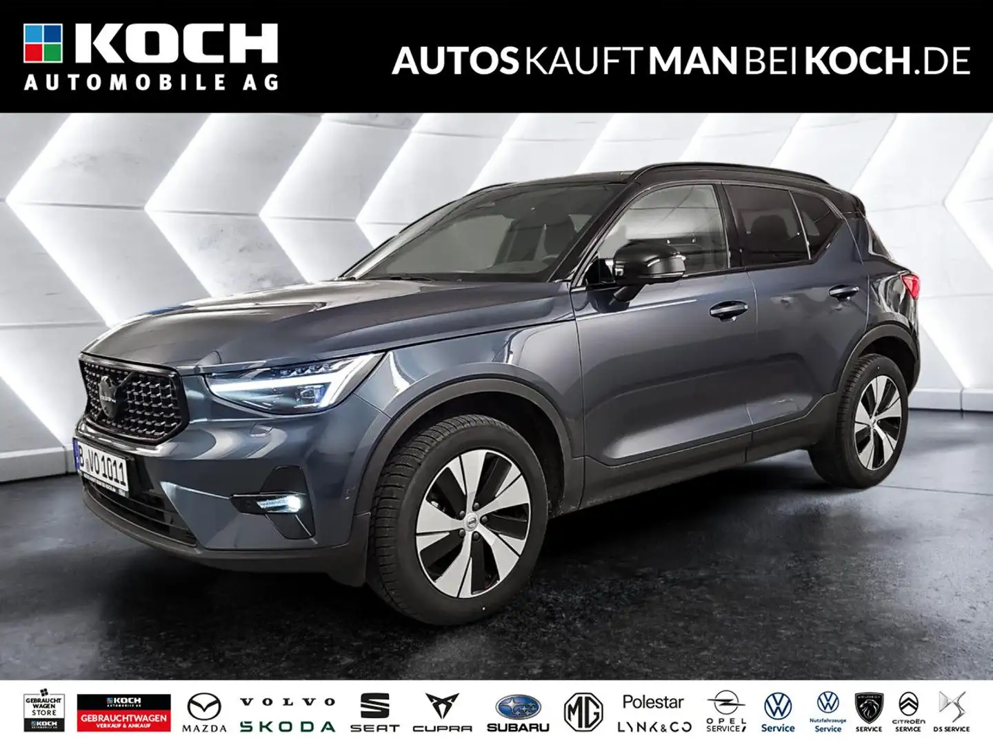 Volvo XC40 Black Edition B3 Mild-Hybrid Benzin Ultra Blau - 1