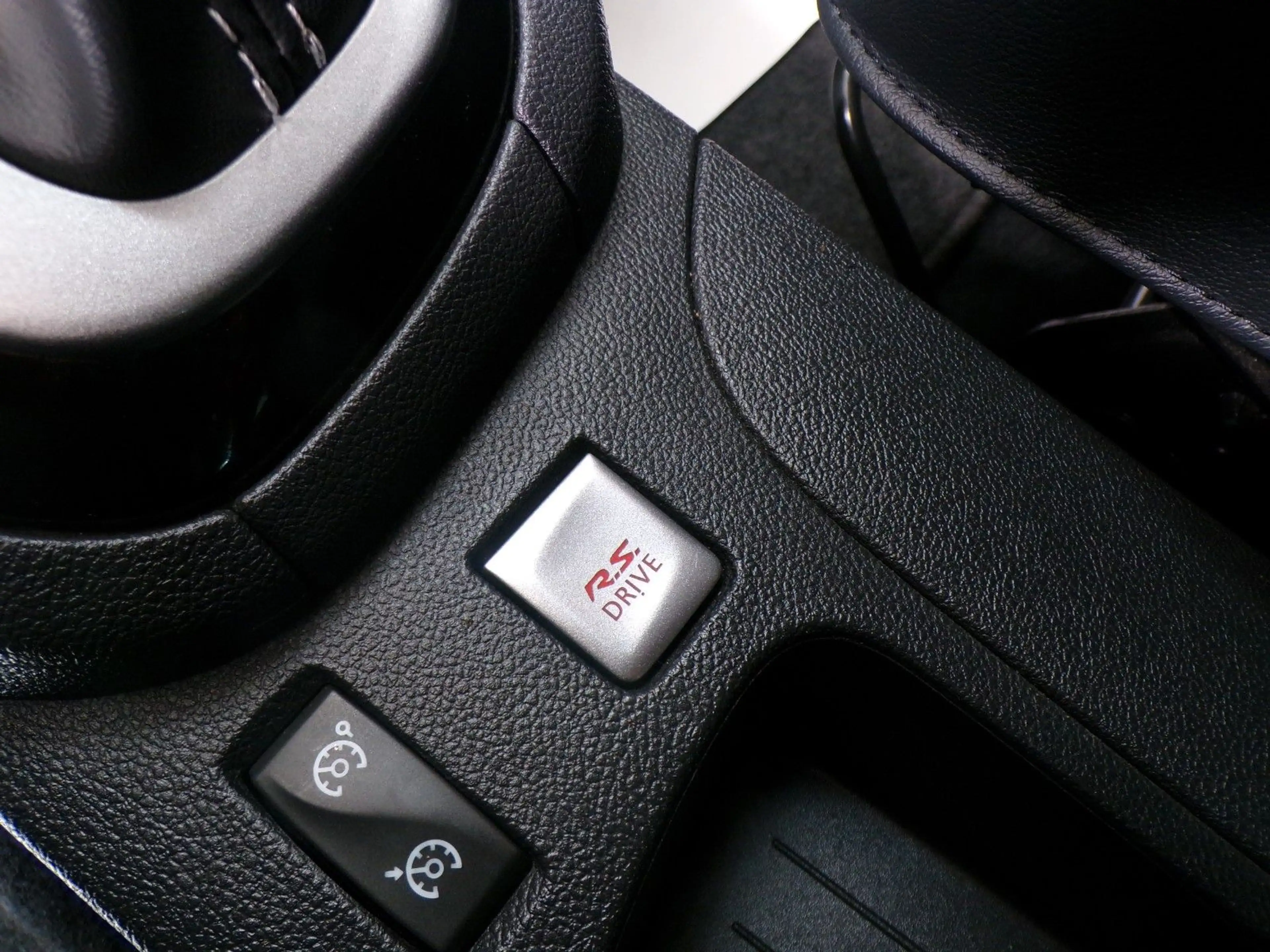 Renault Clio IV GT/Automatik/Navi/SHZ/Klima/Leder/Kamera — photo 17