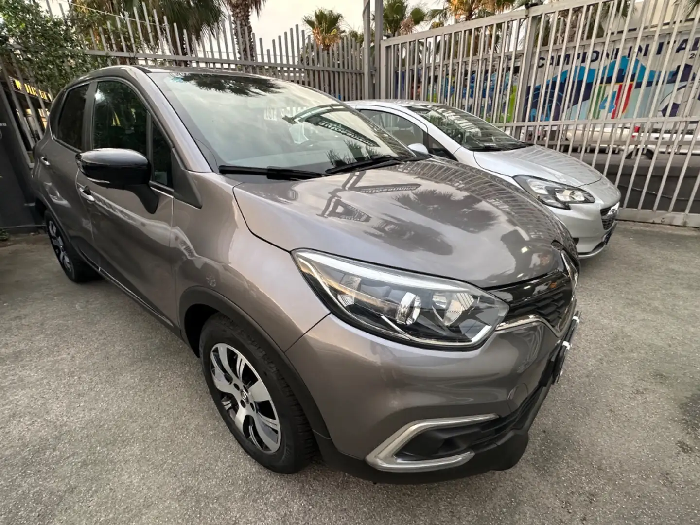 Renault Captur dCi 8V 90 CV EDC Business Grey - 1
