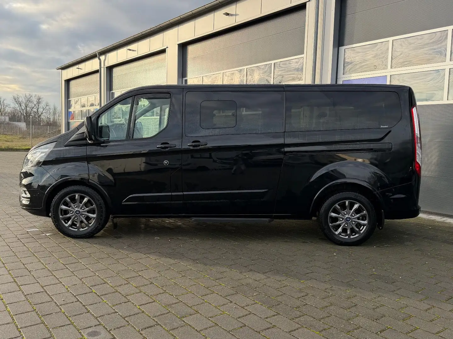 Ford Transit Tourneo Custom Titanium /Lang/ Leder/9-Sitze/AHK Noir - 2