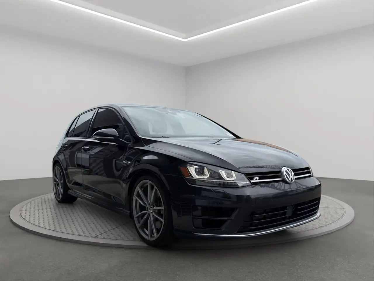 Volkswagen Golf R снимка Volkswagen Golf R