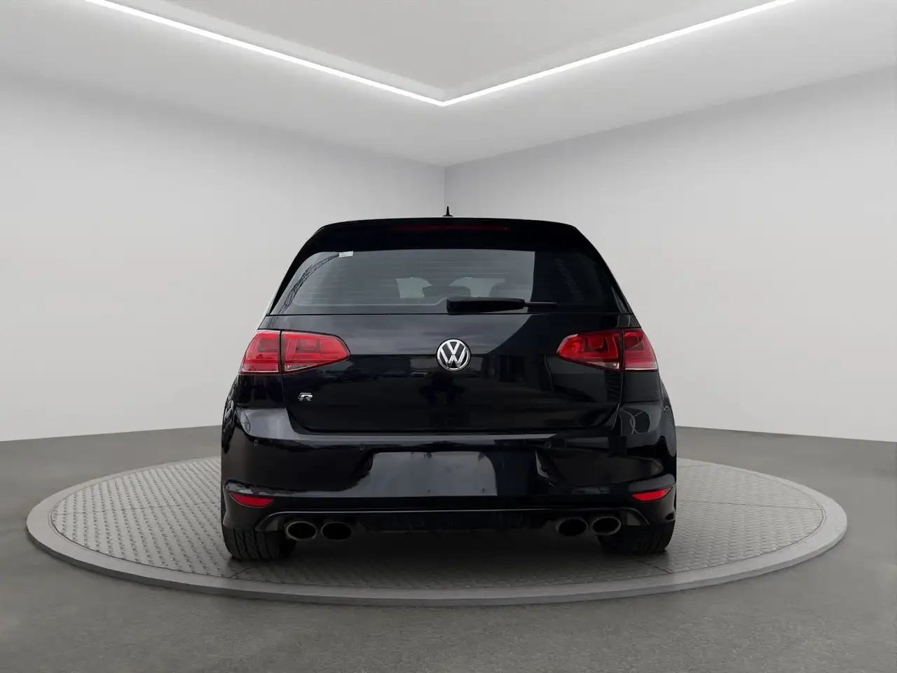 Volkswagen Golf R снимка Volkswagen Golf R