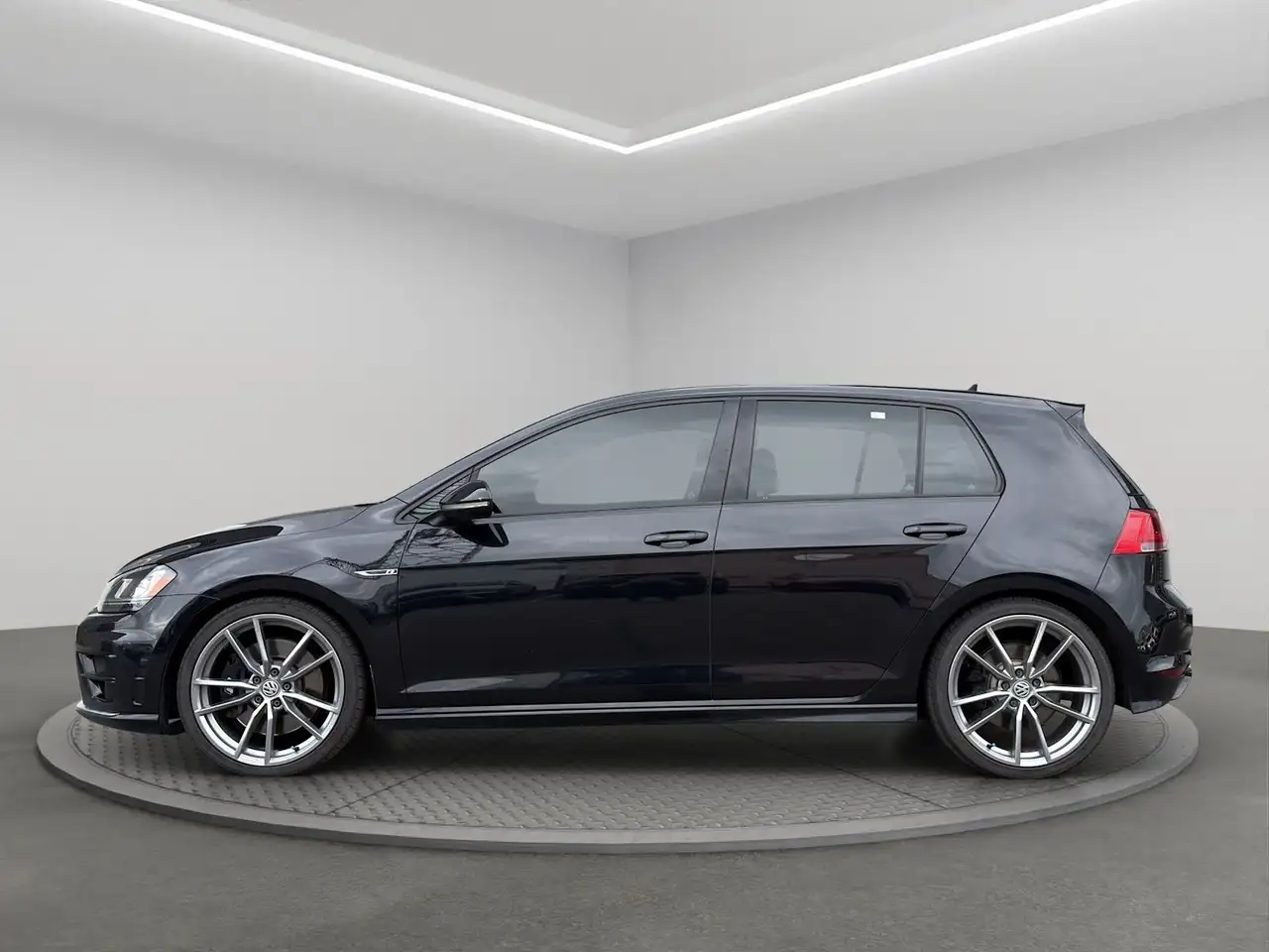 Volkswagen Golf R снимка Volkswagen Golf R