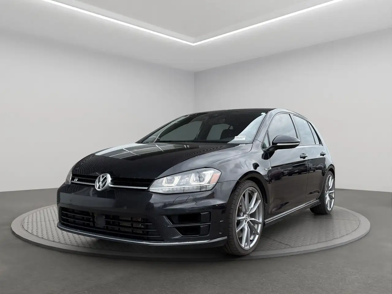 Volkswagen Golf R снимка Volkswagen Golf R