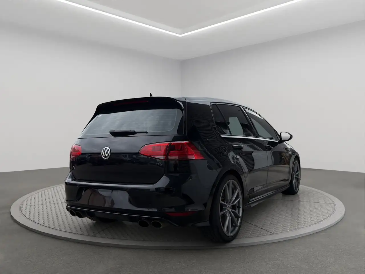 Volkswagen Golf R снимка Volkswagen Golf R