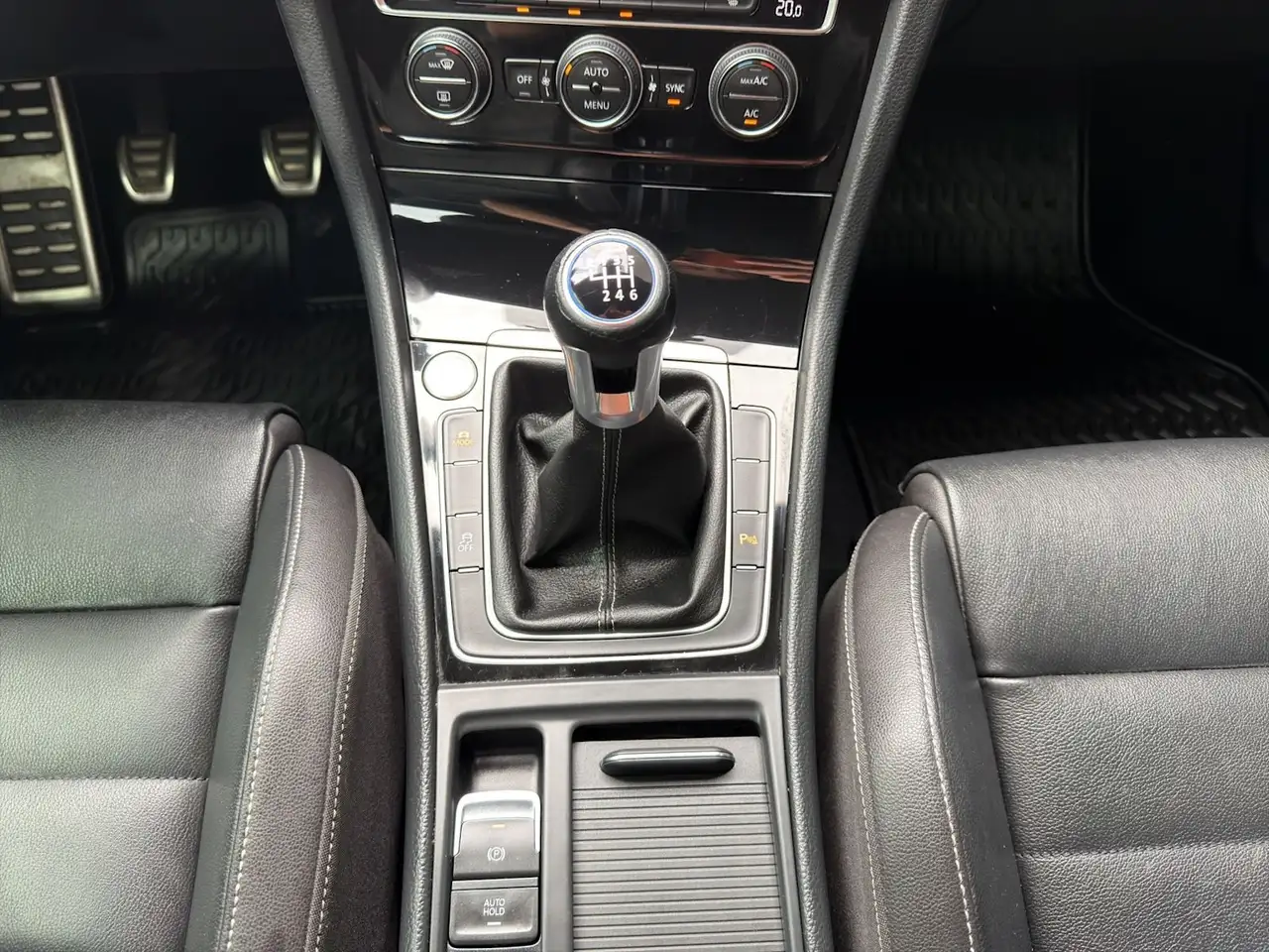 Volkswagen Golf R снимка Volkswagen Golf R