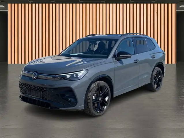 Volkswagen Tiguan view 2