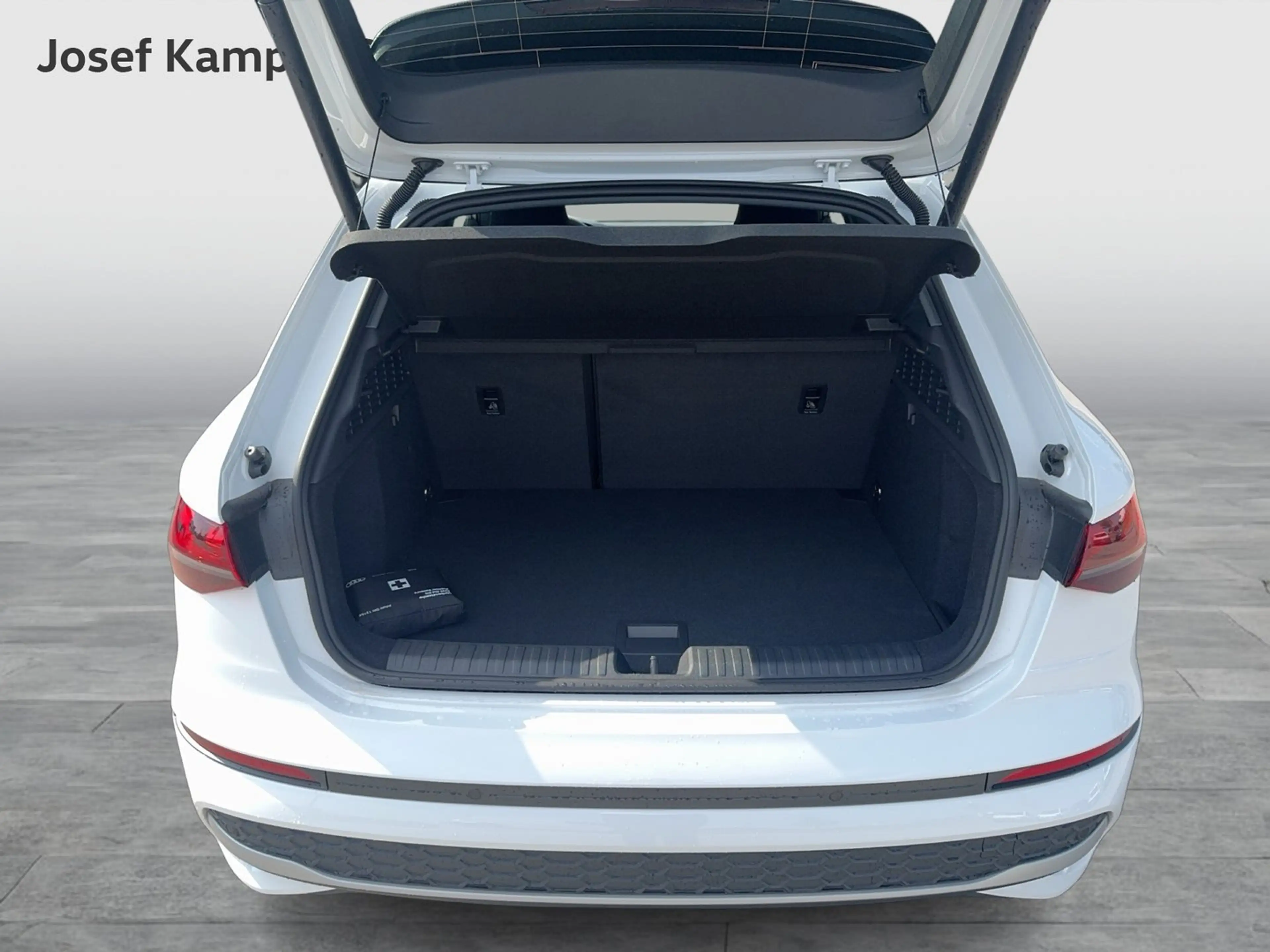 Audi A3 30 TFSI — photo 13
