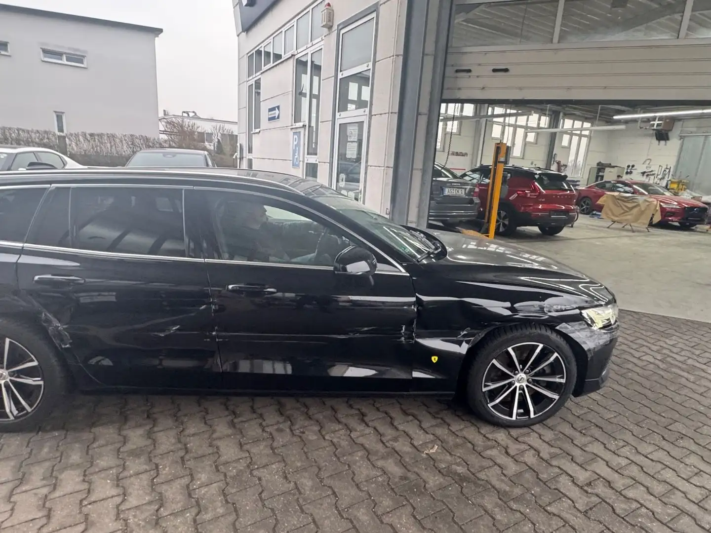 Volvo V60 T6 Core Recharge Plug-In Hybrid AWD*AKKU 107 Negro - 2