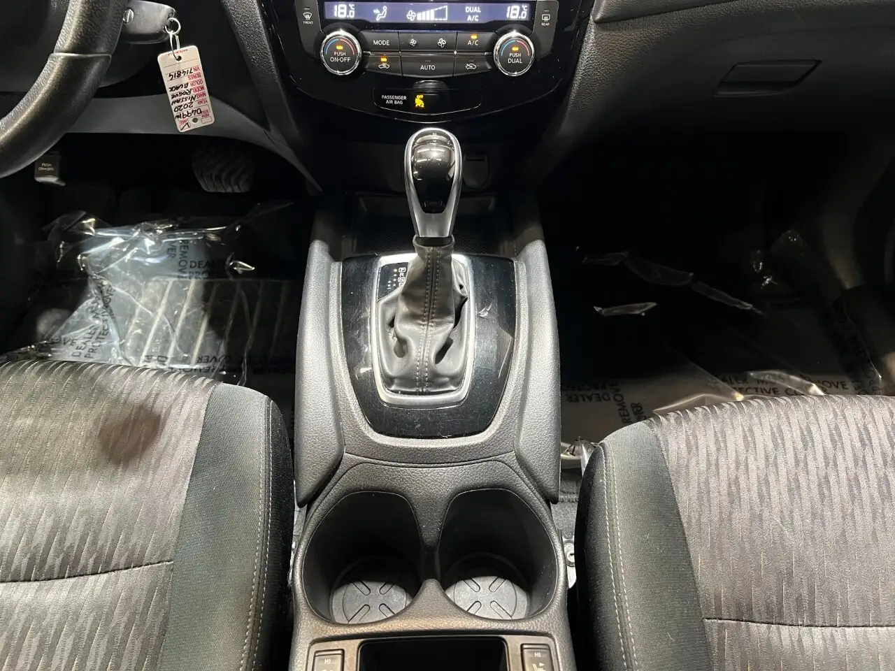Nissan Rogue fotografie Nissan Rogue