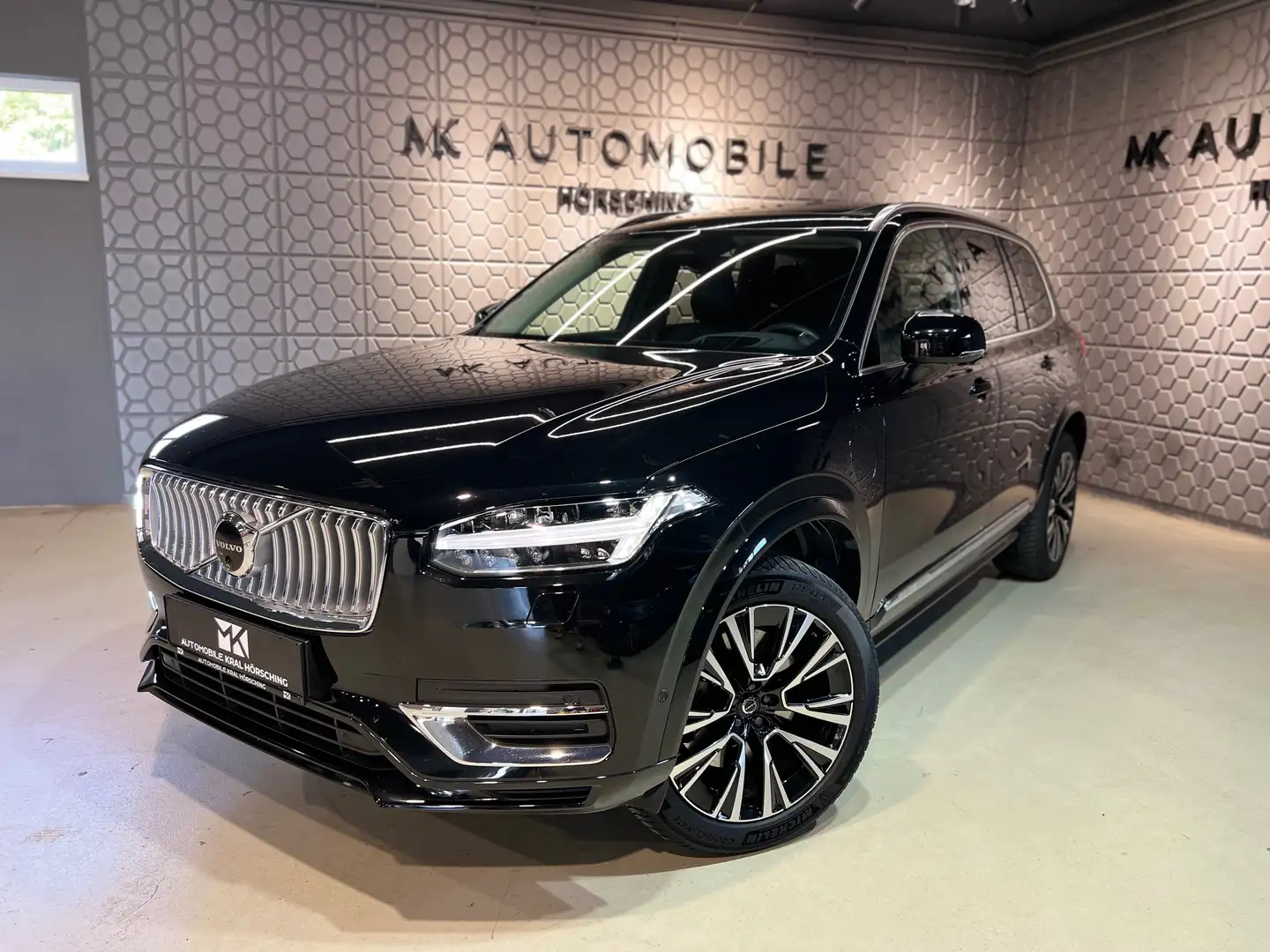 Volvo XC90 Ultimate Bright Recharge Plug-In Hybrid AWD Schwarz - 1